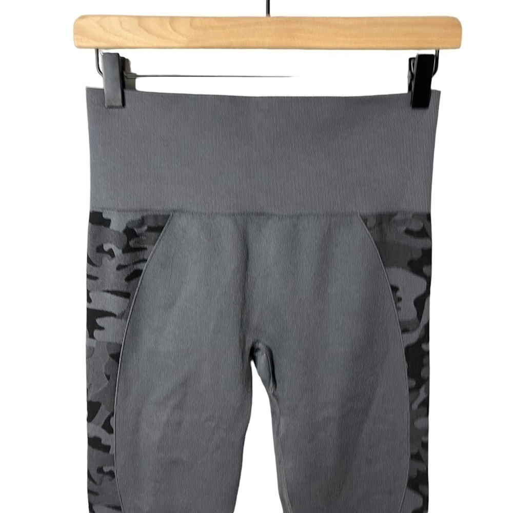 Zyia Active Performance High Rise Leggings Gray Camo Size Medium Athletic - Picture 4 of 7